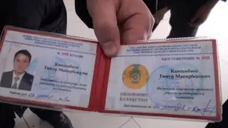 Пьяный "чиновник" в Алматы имел поддельную "корочку"