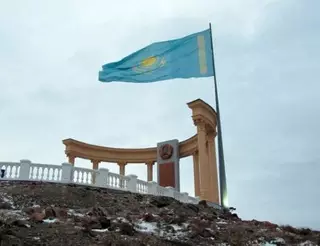 На замену флагов на горе Усть-Каменогорска ушло 7 миллионов тенге