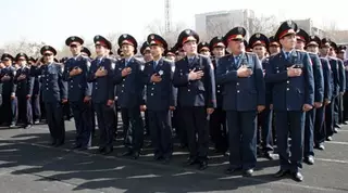Поведение людей в погонах должно быть безупречным - Президент