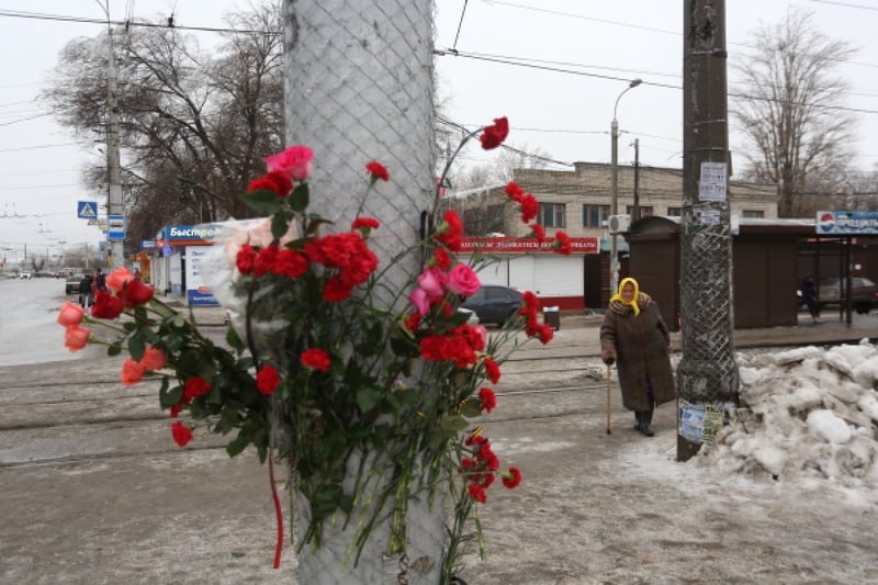 Цветы в память о погибших в результате взрыва в троллейбусе в Волгограде. ©РИА Новости