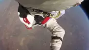 В Сеть выложили видео безумного прыжка из стратосферы
