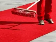 Британский министр ушел в отставку из-за скандала с уборщицей