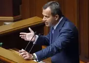 Глава администрации Януковича подал в отставку