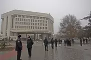 Переговоры с захватчиками правительственных зданий в Крыму не удались