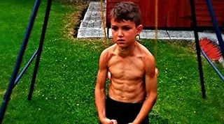 Восьмилетний бодибилдер стал интернет-сенсацией