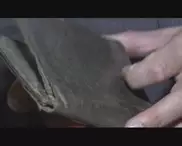 Ветеран ВОВ сдал в музей в Актау портмоне из человеческой кожи