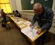 Голосование на референдуме о самоопределении началось в Донецкой и Луганской областях