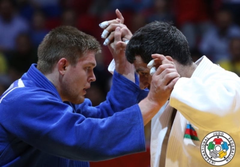 Максим Раков в финальной схватке с Эльханом Мамедовым. Фото с сайта intjudo.eu