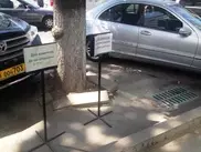 Полицию Алматы просят разобраться с "самозахватчиками парковок"