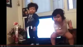 Корейские малыши покорили Интернет свои танцем