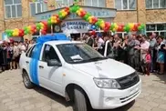 Каркаралинские выпускники скинулись и подарили родной школе автомобиль