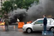 Возле баррикад на Майдане снова жгут покрышки