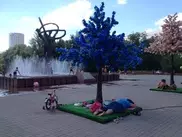 Астанчане спасаются от жары у фонтанов