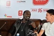 Akon не выходит из отеля в Астане из-за казахских девушек