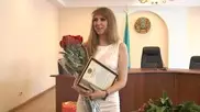 ДВД Алматы наградил свидетельницу ДТП с участием беременной женщины и налоговика