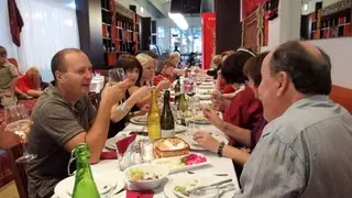 Ужин незнакомцев набирает популярность в Казахстане