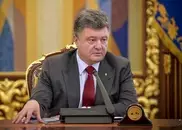 Порошенко выступил против введения военного положения на Украине