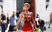 Femen посвятили Путину кровавый Ice Bucket Challenge