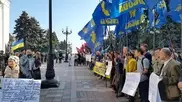 Принять закон о люстрации требуют митингующие в Киеве