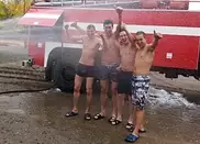 Пожарных в Костанайской области в рамках Ice Bucket Challenge облили из брандспойта