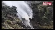 Ураган повернул водопад вспять в Великобритании