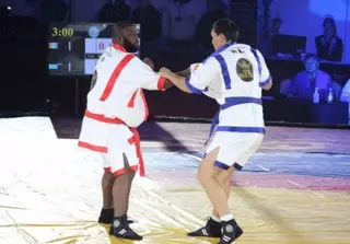 Казахстанец Руслан Адбразаков выиграл в первом круге "Алем Барысы"