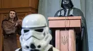 Украинские Дарт Вейдер и Чубакка сняли маски на выборах в парламент