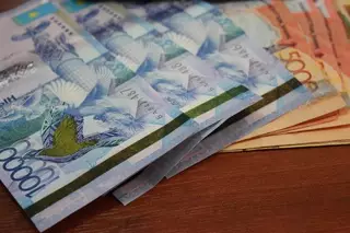 Судисполнитель присвоил более 5 миллионов тенге в Астане