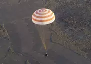 Капсула с тремя космонавтами МКС приземлилась в Казахстане