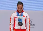 Китайская тяжелоатлетка заплакала на чемпионате мира в Алматы