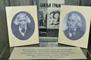 "Недетское" издание сказок братьев Гримм впервые выпустили в Великобритании