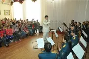 Военные музыканты показали сиротам плац-дефиле в Астане