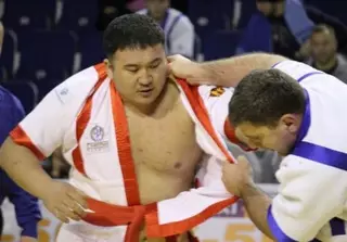 Айбек Нугымаров стал трехкратным чемпионом мира по қазақ күресі