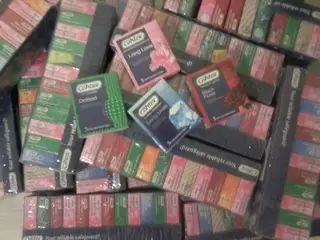 Астанчанке прислали 400 пачек презервативов в мебели из Китая