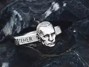 Жириновский примерил кольцо Putinversteher с изображением Путина