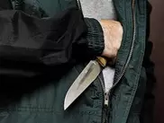 Житель Темиртау ранил полицейского и себя ножом