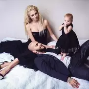 Тимати впервые показал семейные фото с женой и дочкой