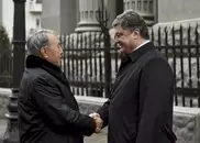 Нурсултан Назарбаев предложил Порошенко совместно прийти к решению украинского кризиса