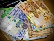 Казахстанцы начнут чаще брать микрокредиты из-за дефицита тенге в банках - эксперт