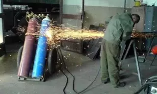 Почему женщины живут дольше мужчин