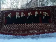 Ковер семьи экс-президента Кыргызстана продают за 25 тысяч долларов в Усть-Каменогорске