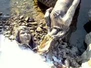 Многострадальная статуя русалки в Павлодаре лишилась головы