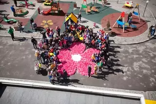 На Наурыз в одном из ЖК расцвел самый большой в Казахстане цветок