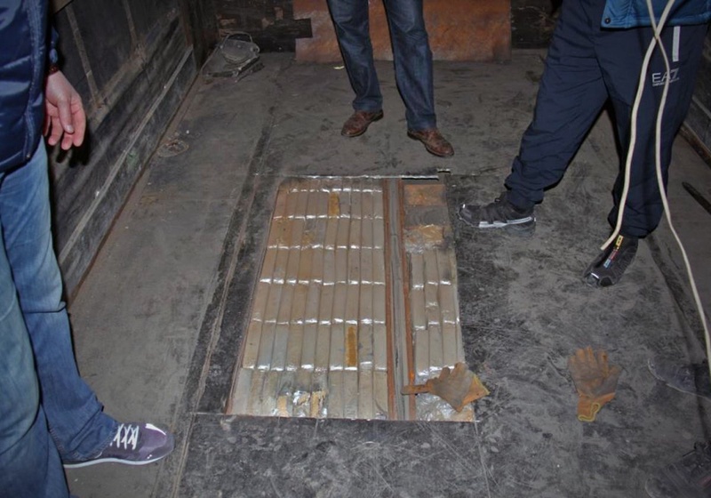 Тайник в  кузове грузовика. Фото предоставлено пресс-службой ГКНБ КР