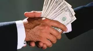 Мошенники представлялись родственниками начальника ДВД Алматы и прокурора