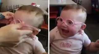 Ребенок впервые ясно увидел родителей: Его реакция неописуема