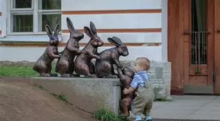 Как надо фотографироваться с памятниками?