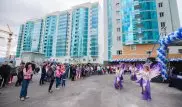 Новоселье отметили жители жилого комплекса "Лазурный квартал"