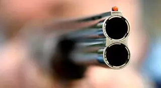 Двое мужчин расстреляли из ружей группу студентов и школьников в Байконуре