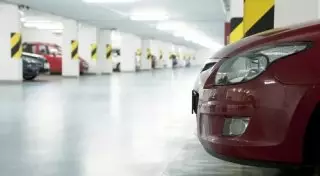 Из-за оставленного на стоянке авто из Mega Park в Алматы эвакуировали персонал